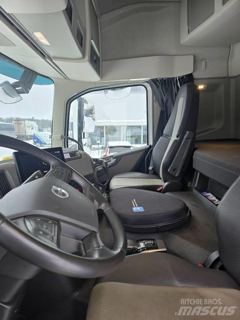 Volvo FM Electric Treileri ar āķi