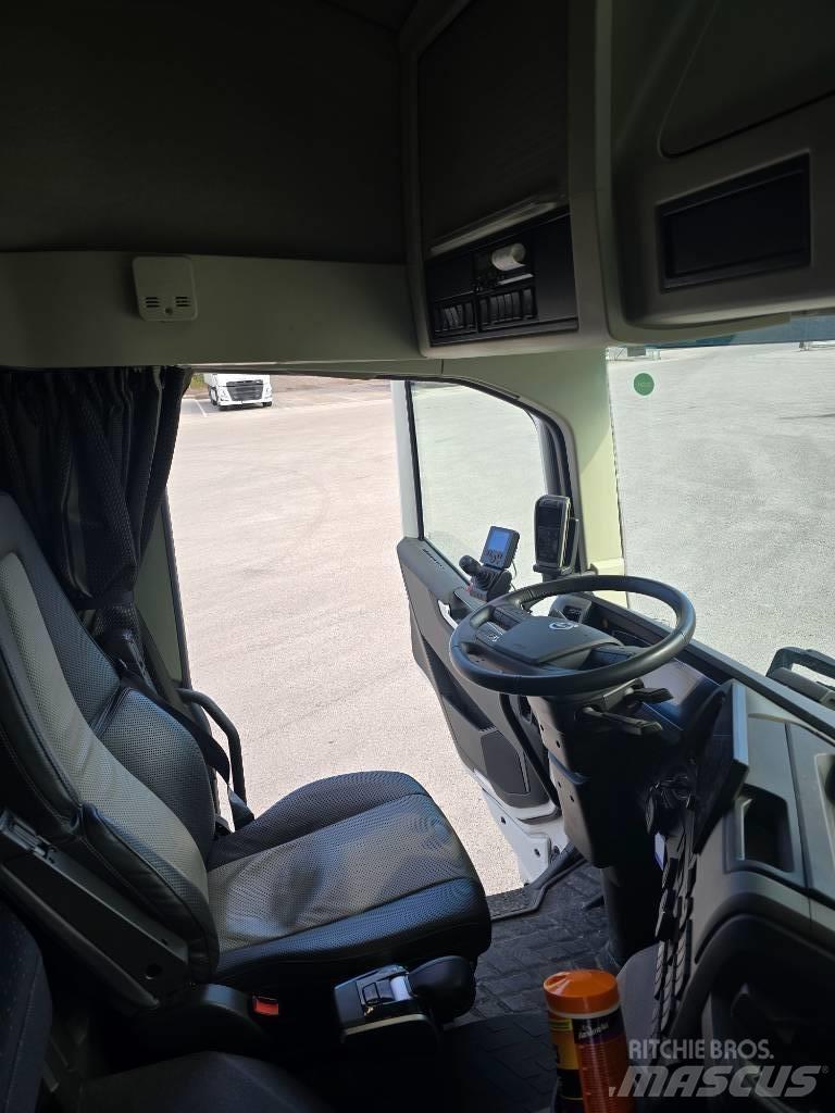 Volvo FM Electric Treileri ar āķi