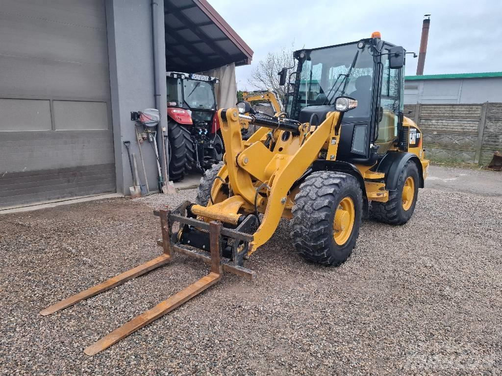 CAT 907 M Iekrāvēji uz riteņiem