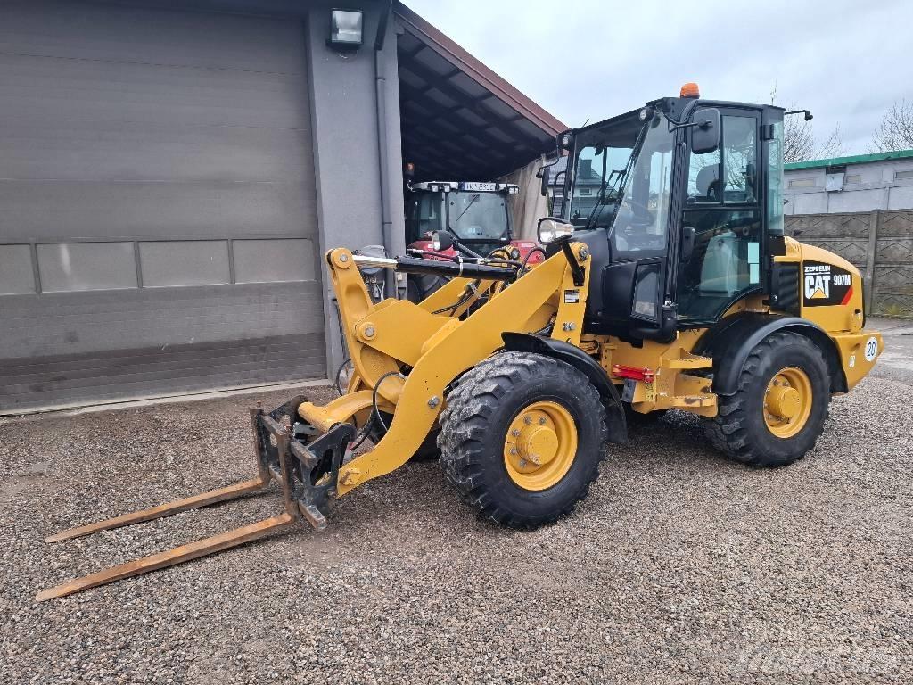 CAT 907 M Iekrāvēji uz riteņiem