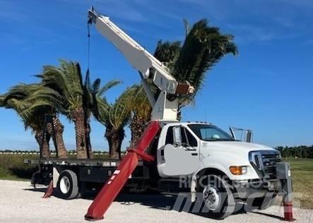 Ford F 750 Smagās mašīnas ar celtni
