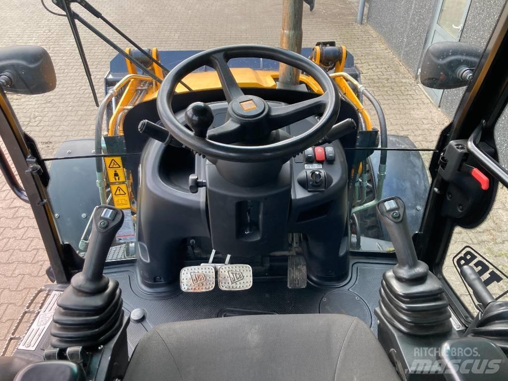 JCB 3 CX Ekskavatori-iekrāvēji