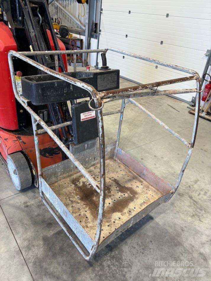 Manitou 100 VJR Vertikālie pacēlāji