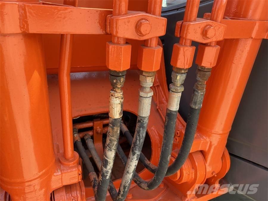 Hitachi EX 100 G-3 Kāpurķēžu ekskavatori