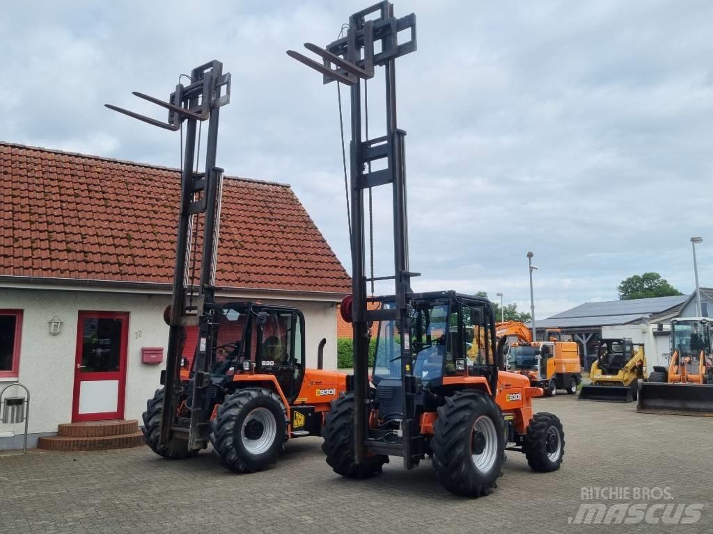 JCB 930-4 Apvidus autokrāvējs