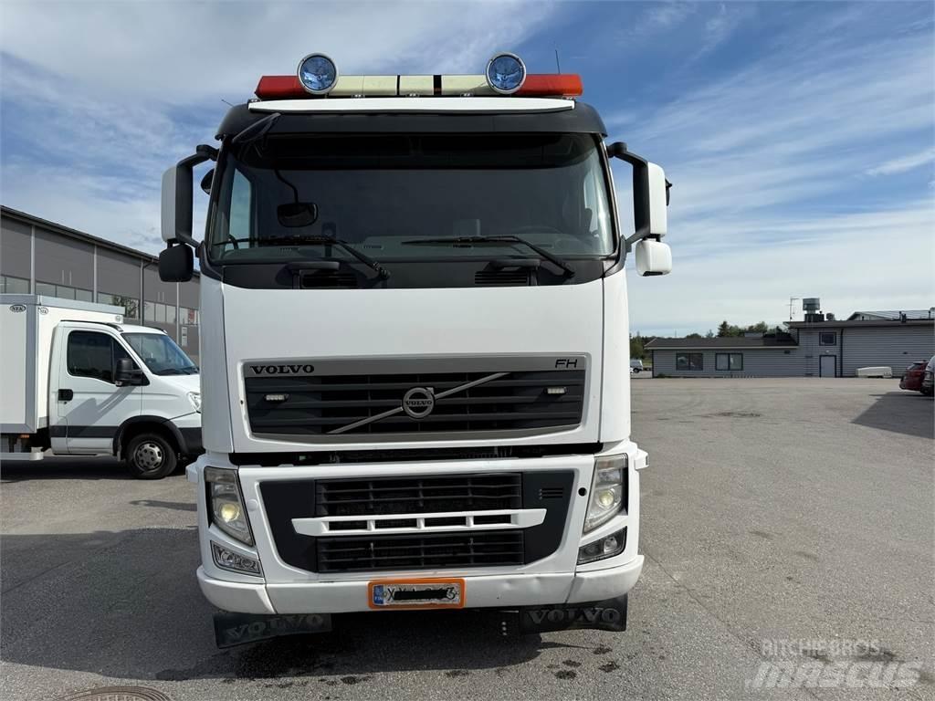 Volvo FH540 6x2 Treileri ar āķi