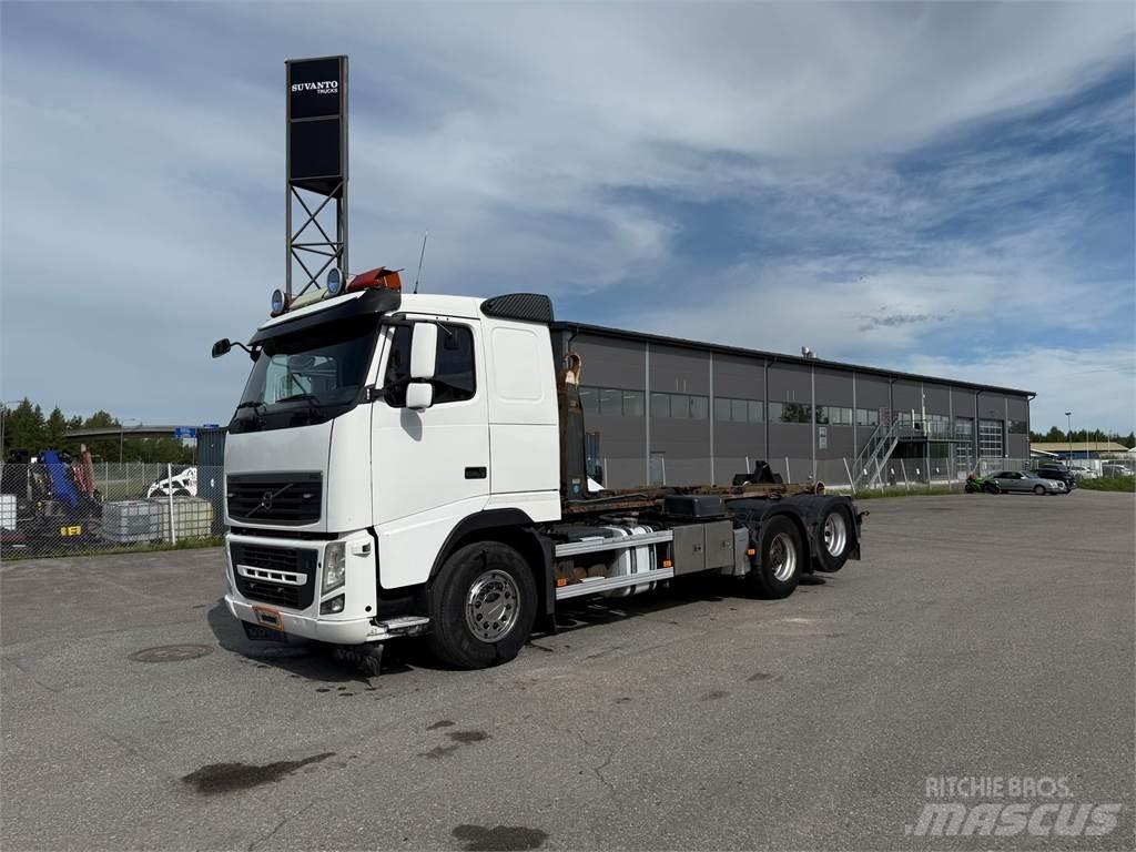 Volvo FH540 6x2 Treileri ar āķi