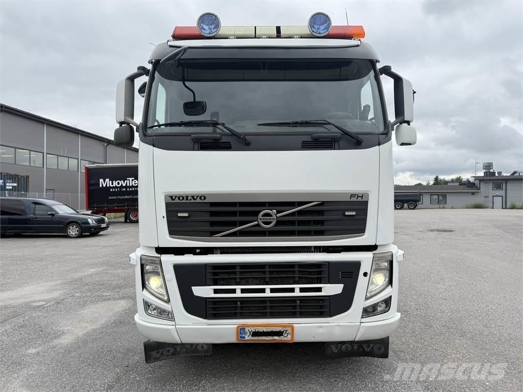 Volvo FH540 6x2 Treileri ar āķi