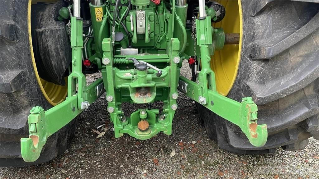 John Deere 6R215 Traktori