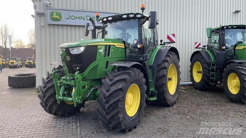 John Deere 6R215 Traktori