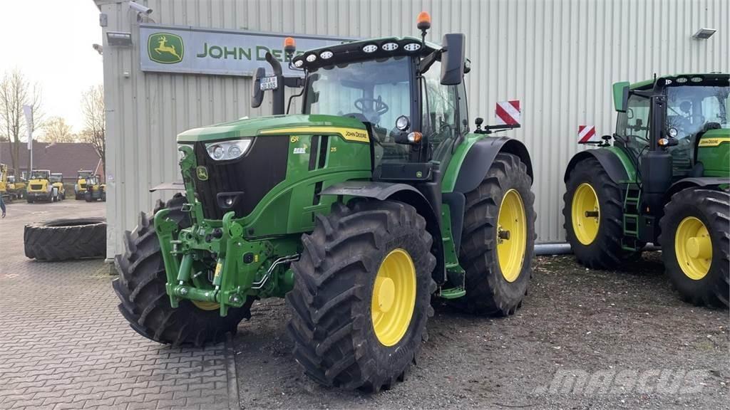 John Deere 6R215 Traktori
