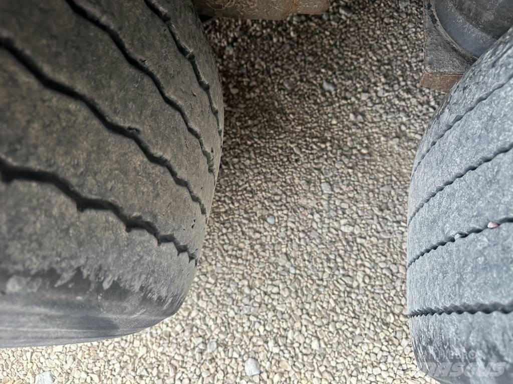 Krone SD Tents puspiekabes