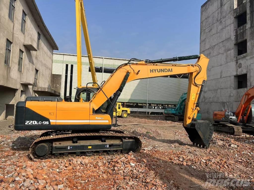 Hyundai R220 Kāpurķēžu ekskavatori
