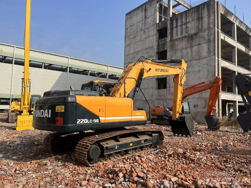Hyundai R220 Kāpurķēžu ekskavatori