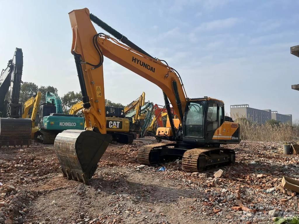 Hyundai R220 Kāpurķēžu ekskavatori
