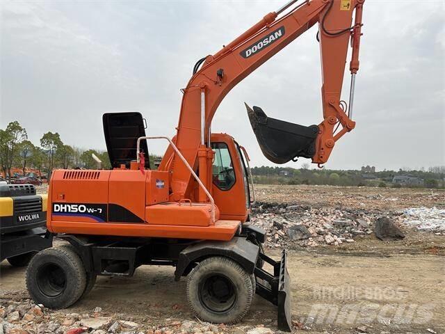Doosan DH150W Ekskavatori uz riteņiem