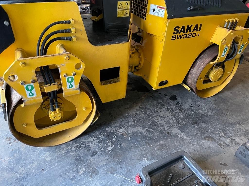 Sakai SW 320-1 Divvalču grunts veltņi
