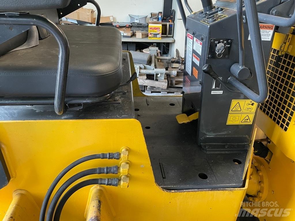 Sakai SW 320-1 Divvalču grunts veltņi