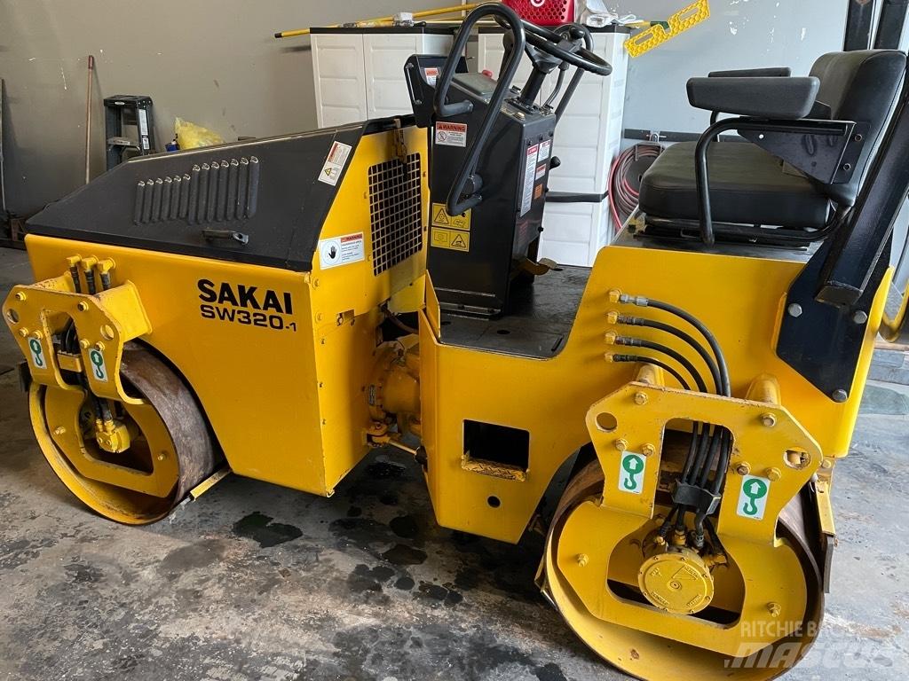 Sakai SW 320-1 Divvalču grunts veltņi