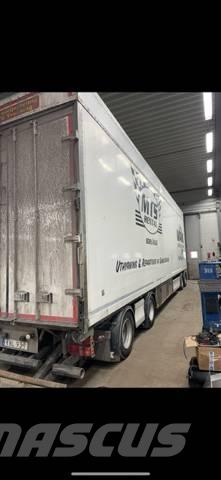 VAK V 4-40 Treileri ar ar temperatūras kontroli