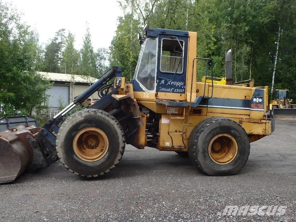 Komatsu WA 250-1 Iekrāvēji uz riteņiem