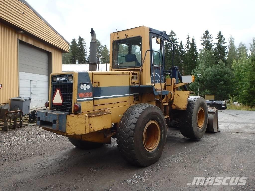 Komatsu WA 250-1 Iekrāvēji uz riteņiem
