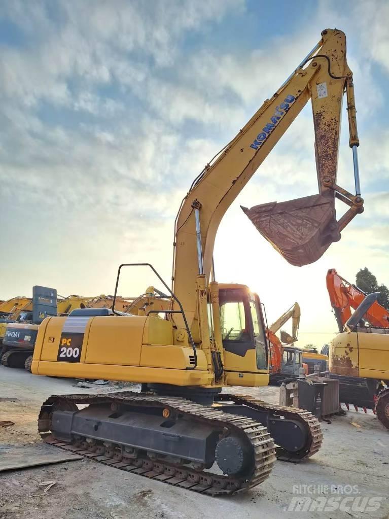Komatsu PC 200-7 Kāpurķēžu ekskavatori