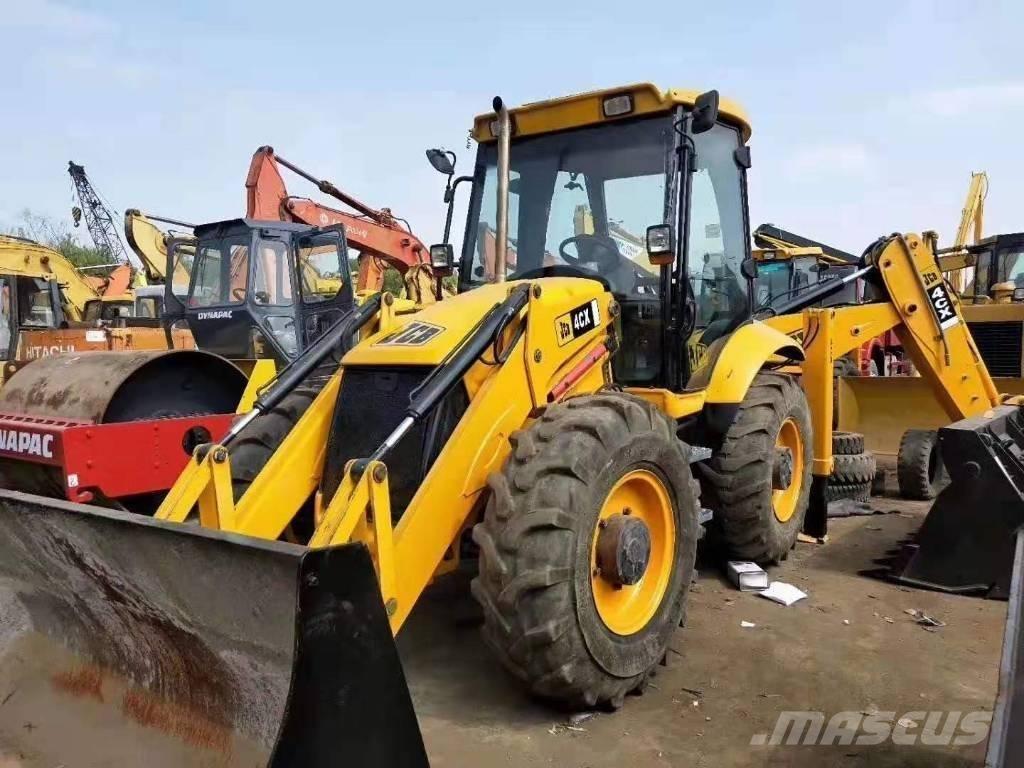 JCB 4CX Ekskavatori-iekrāvēji