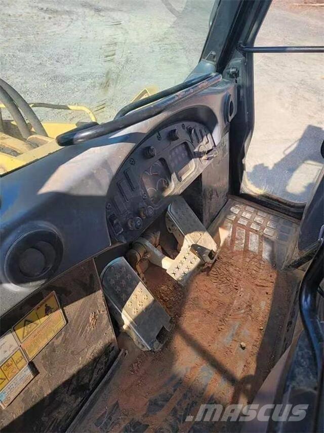 CAT 953C Kāpurķēžu iekrāvēji