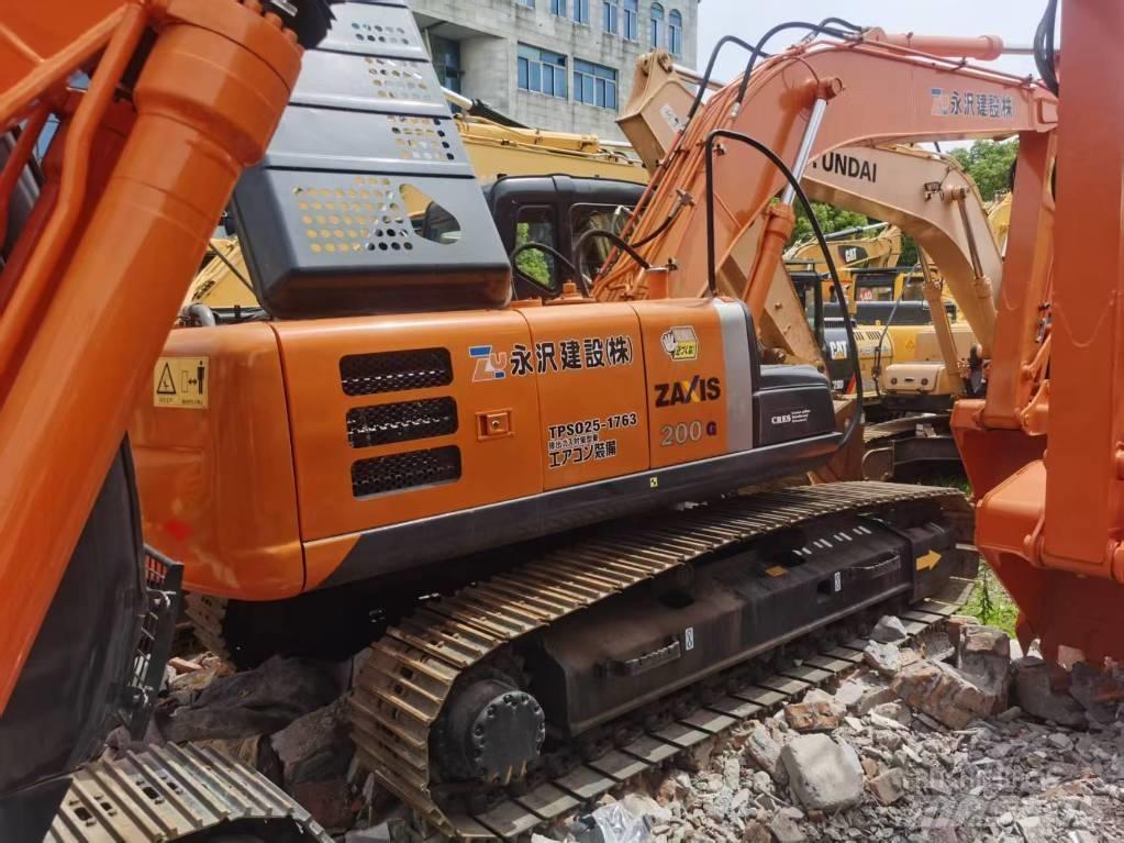 Hitachi ZX 200 Kāpurķēžu ekskavatori