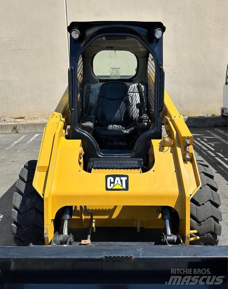 CAT 246 D Lietoti riteņu kompaktiekrāvēji