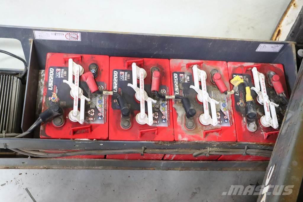 SkyJack SJ III3220 Šķerveida pacēlāji