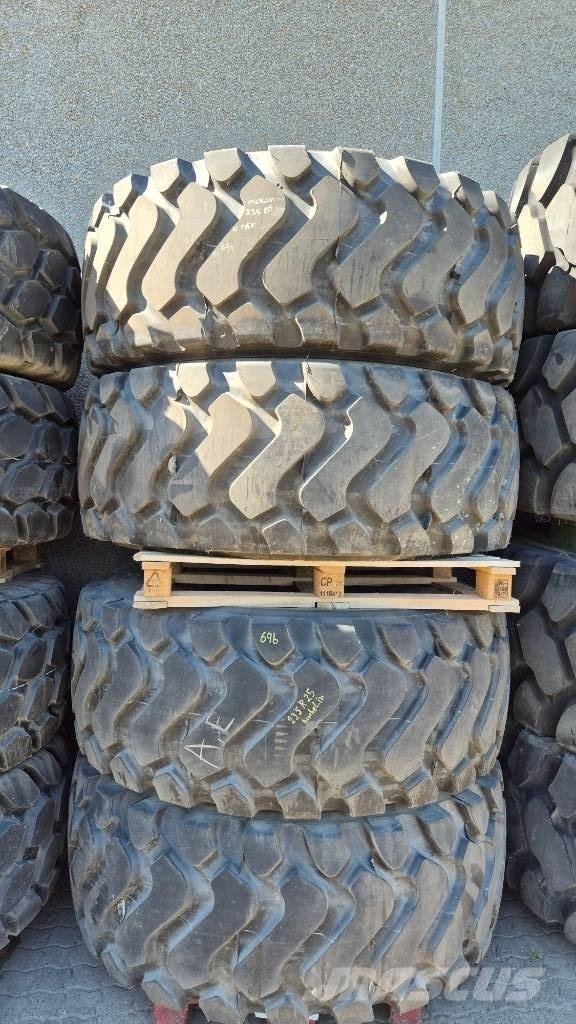 Michelin 23.5 R25 Riepas, riteņi un diski