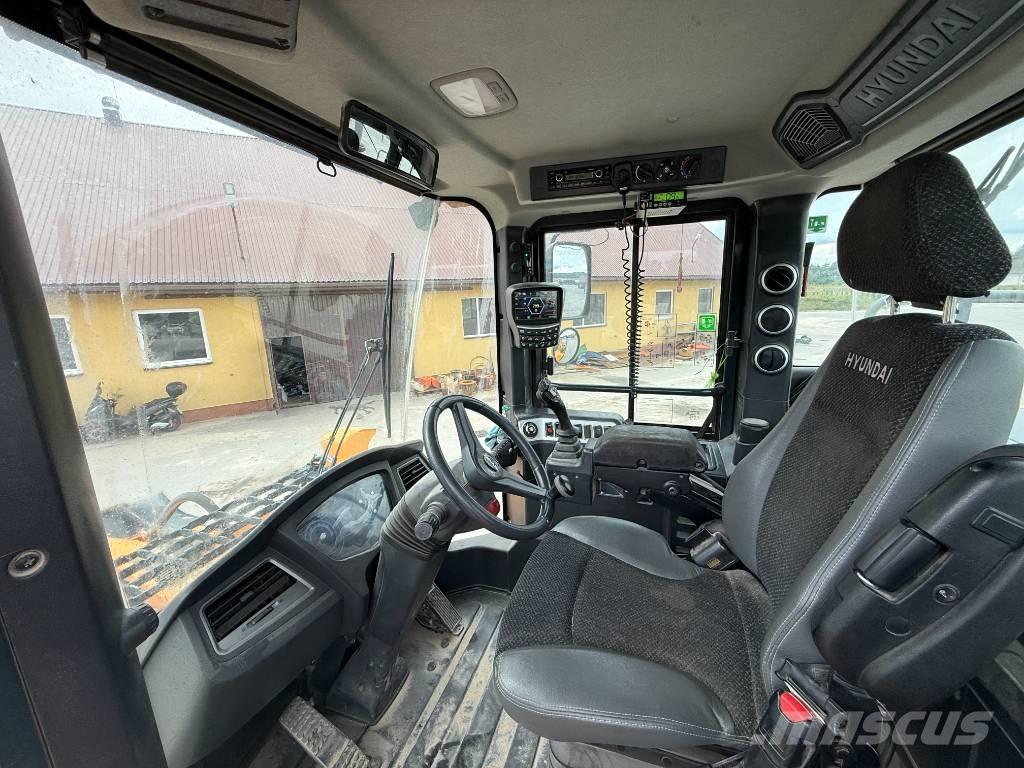 Hyundai HL 960 Iekrāvēji uz riteņiem