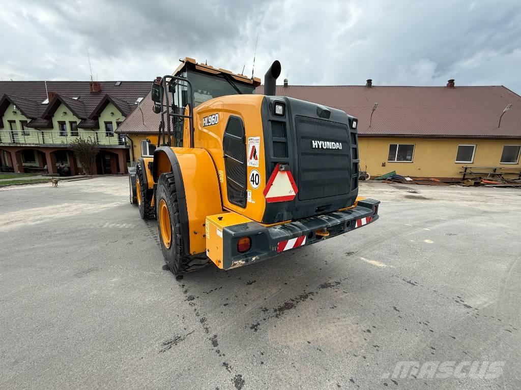 Hyundai HL 960 Iekrāvēji uz riteņiem