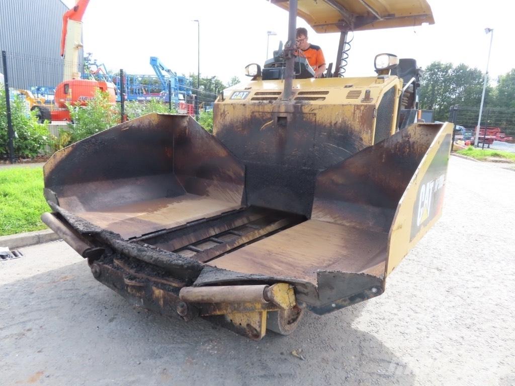 CAT AP 300 Asfalta klājēji