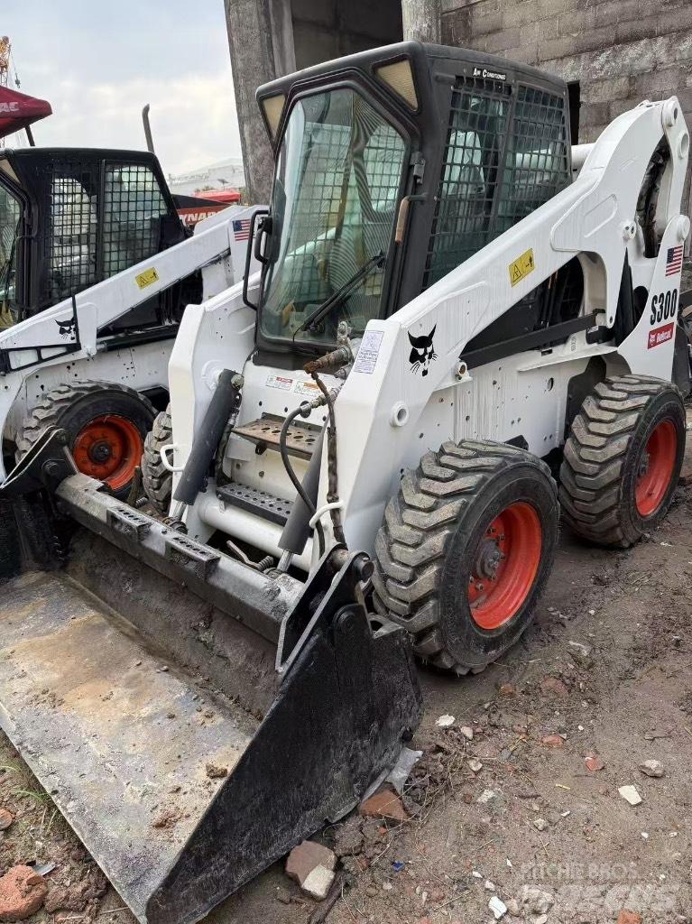 Bobcat S 300 Lietoti riteņu kompaktiekrāvēji
