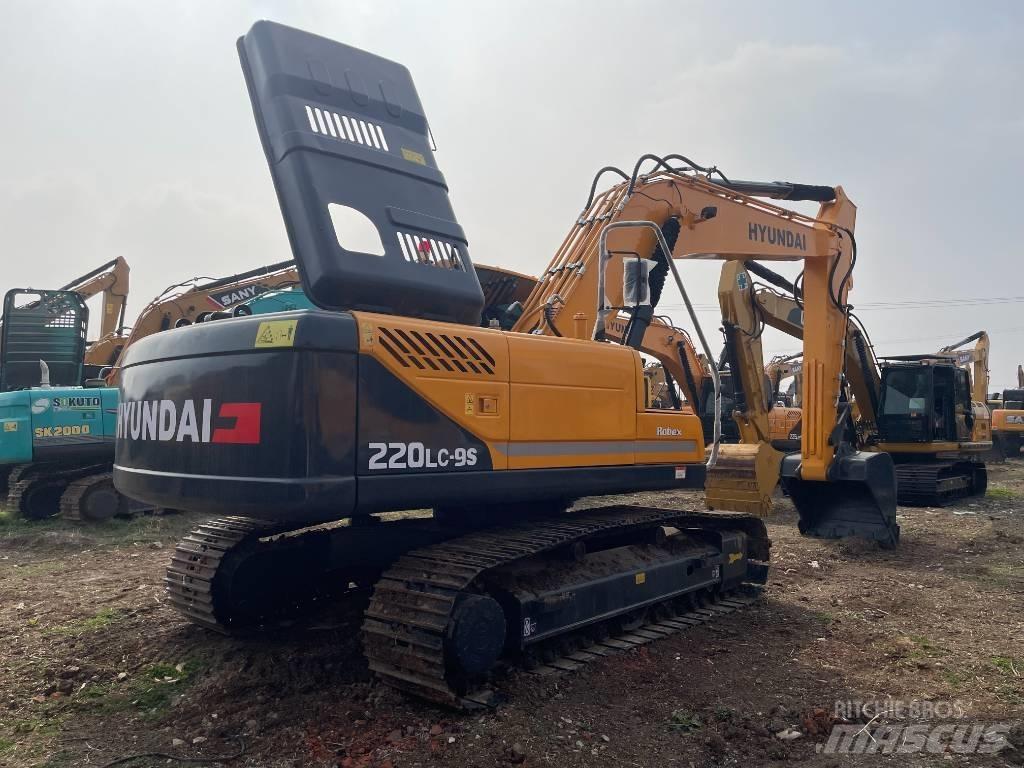 Hyundai R220-9S Kāpurķēžu ekskavatori