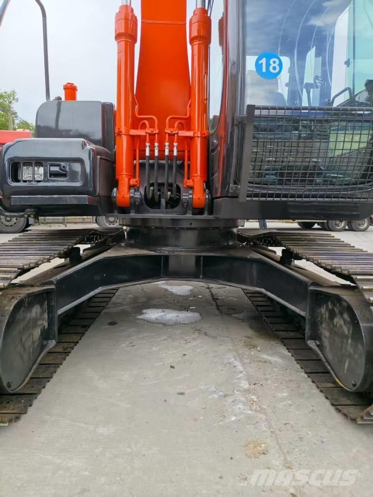 Hitachi ZX 120 Kāpurķēžu ekskavatori