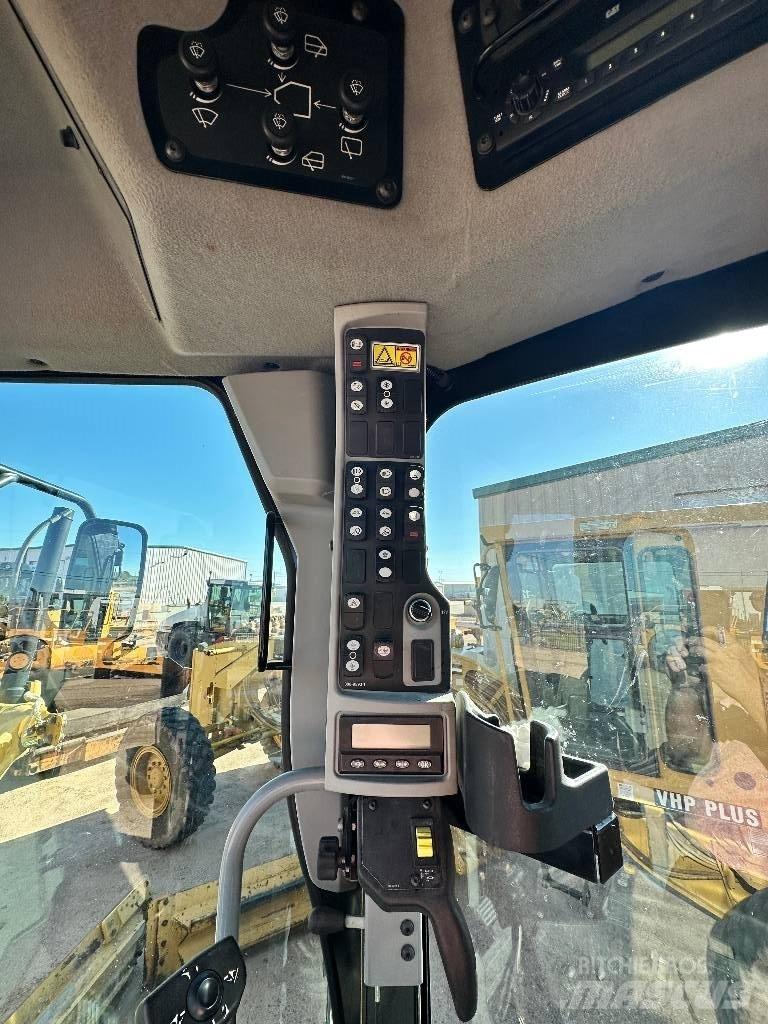 CAT 12 M 2 Greideri