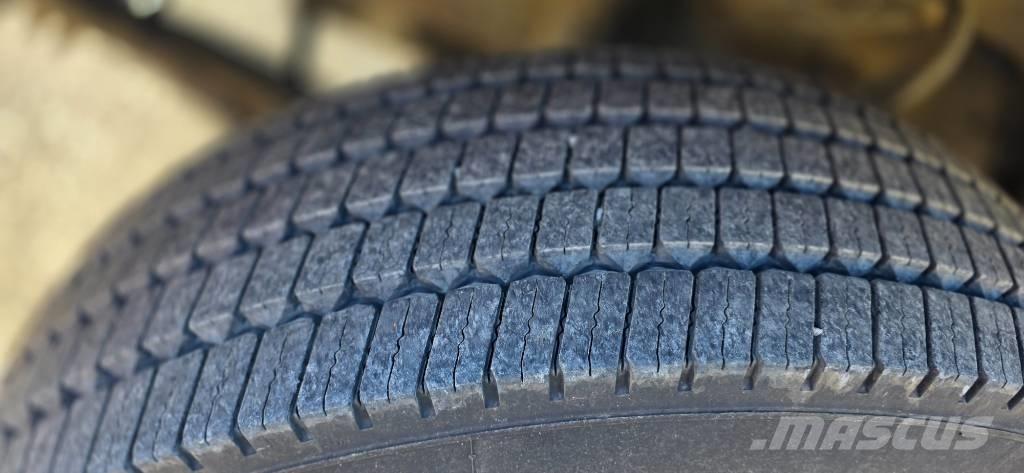 Sisu SM 300 Treileri meža tehnikas transportēšanai