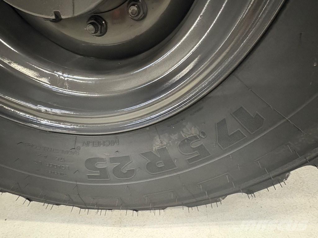 CASE 421 G Iekrāvēji uz riteņiem