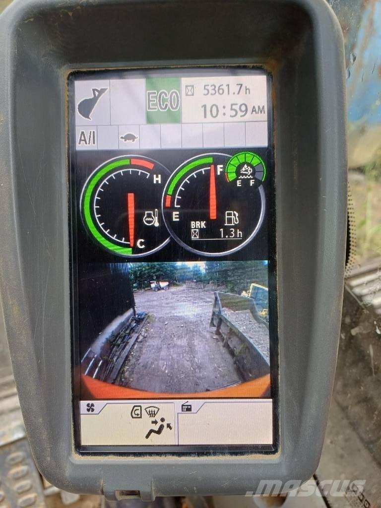 Hitachi ZX 135 US-6 Kāpurķēžu ekskavatori