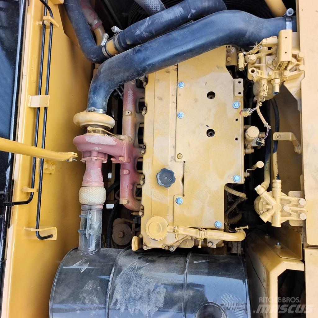 CAT 320D Kāpurķēžu ekskavatori