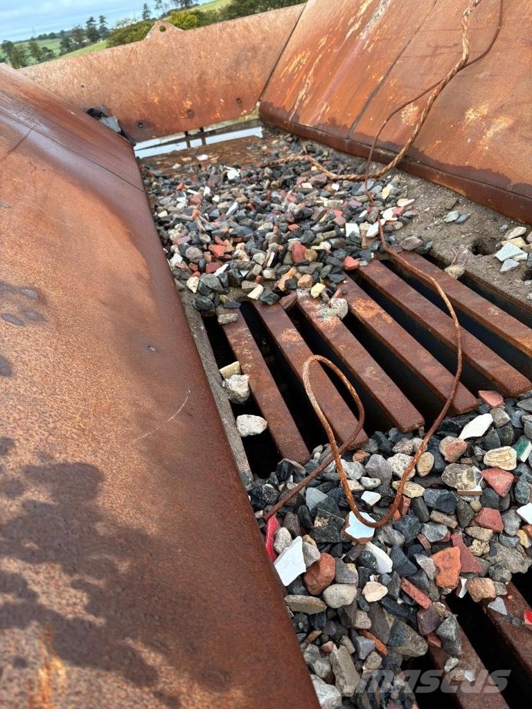 Sandvik QJ 241 Mobilie drupinātāji