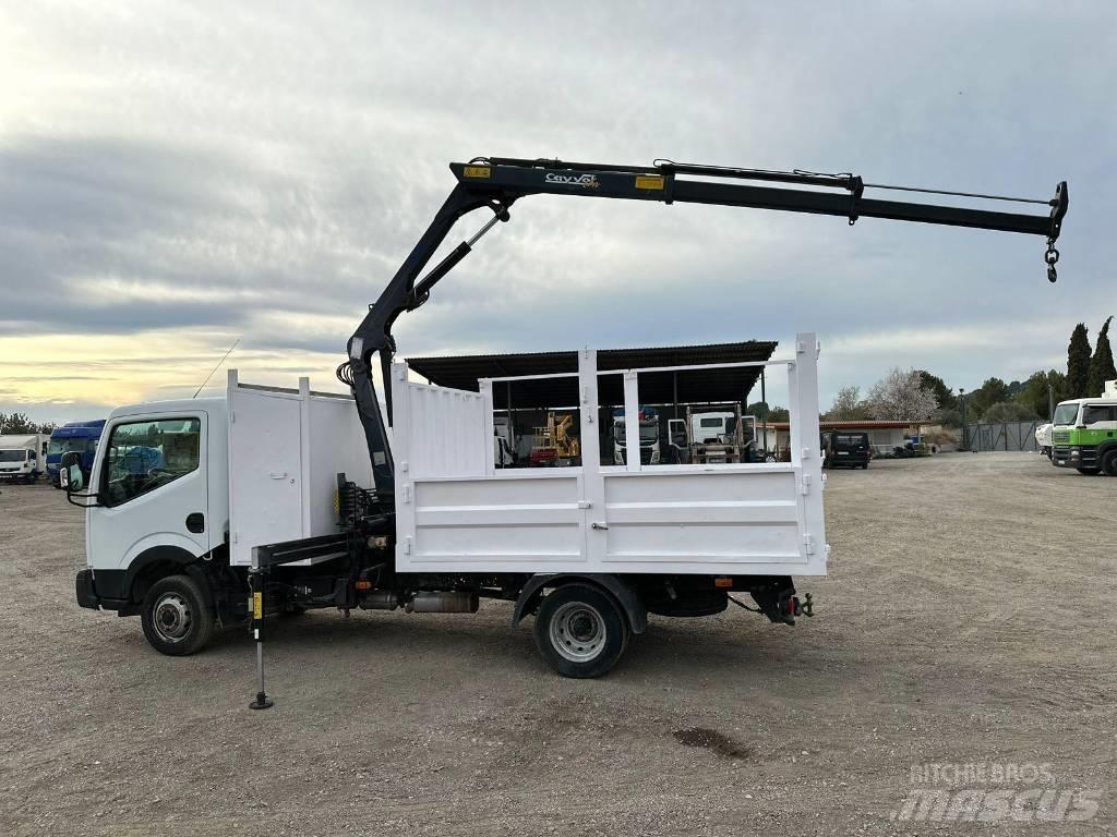 Nissan NT 400 Smagās mašīnas ar celtni
