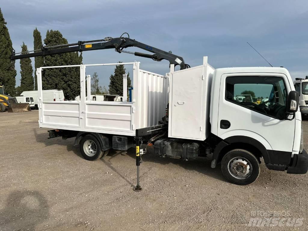 Nissan NT 400 Smagās mašīnas ar celtni