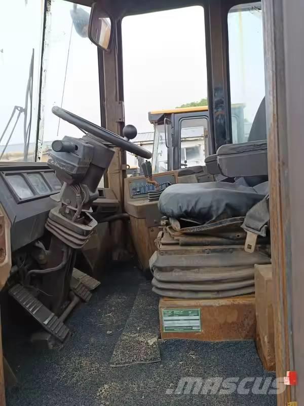 CAT 950 F Iekrāvēji uz riteņiem