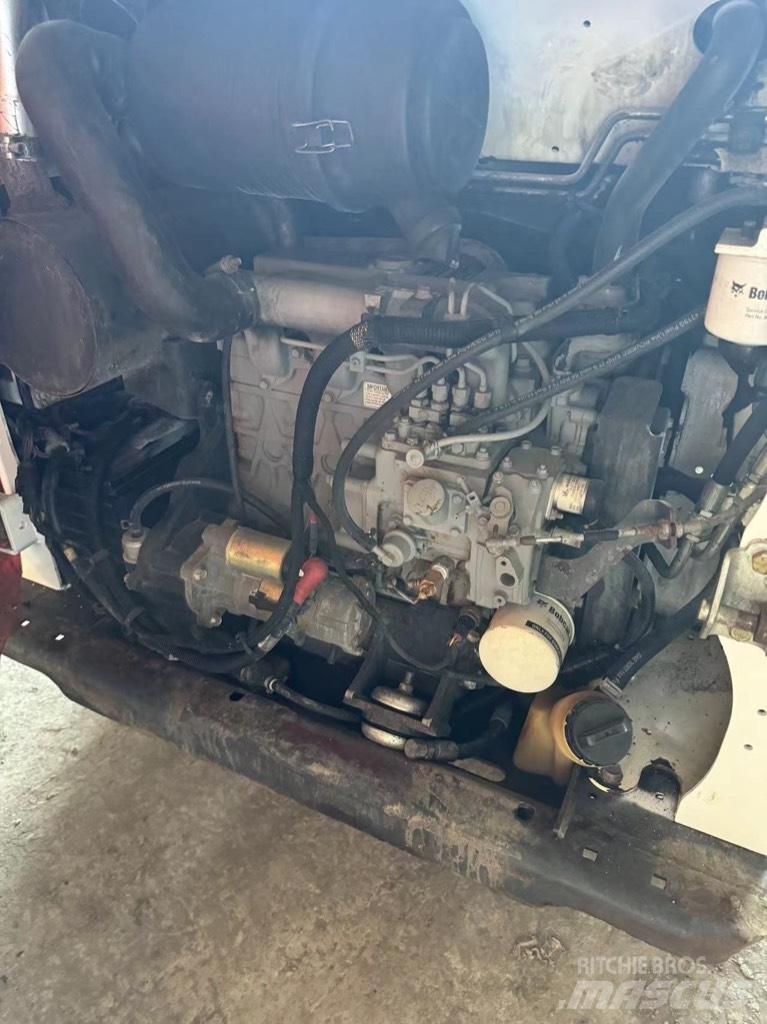 Bobcat S 450 Lietoti riteņu kompaktiekrāvēji