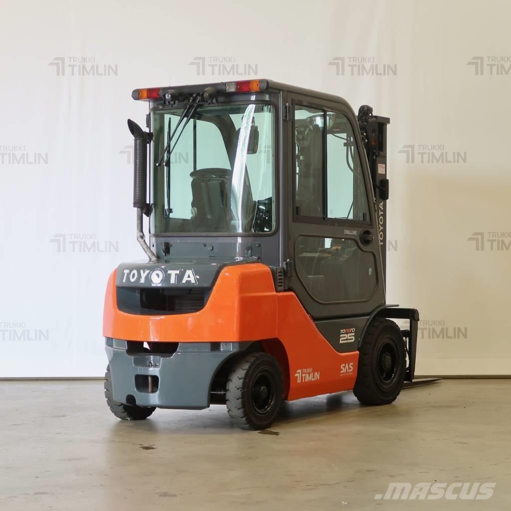 Toyota 52-8FDF25 Tehnika ar dīzeļa dzinēju
